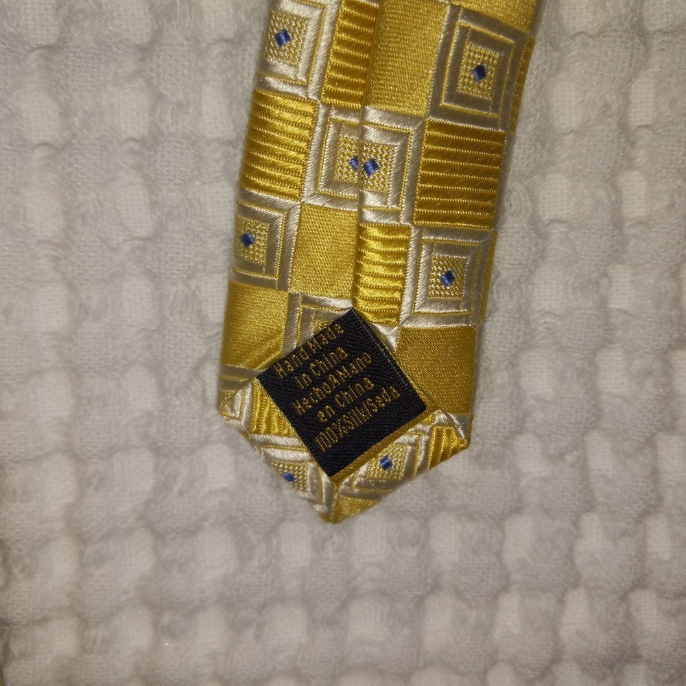Donald J Trump Signature Collection Yellow Gold Geometric Silk Necktie Tie - Picture 6 of 9